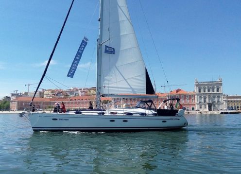 Lisbon Sailing Tour on a Luxury Sailing Yacht. Lisbon, PORTUGAL