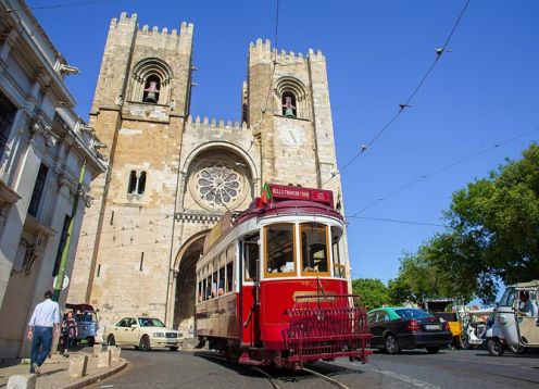 Tram excursion with free stops in the hills, and fado show. Lisbon, PORTUGAL